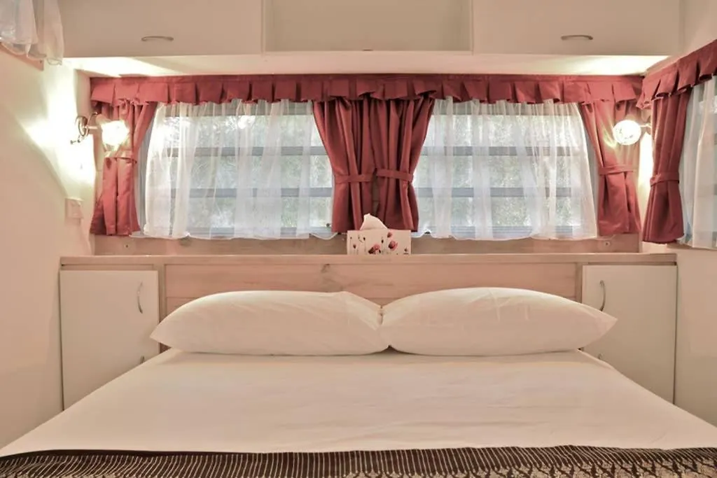 Bobrene On Tamborine Nude Retreat - Cosy Chalet Daire