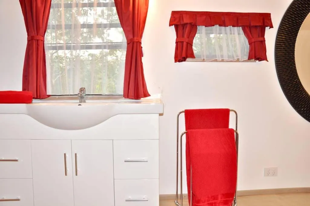 Bobrene On Tamborine Nude Retreat - Cosy Chalet Daire 0*,